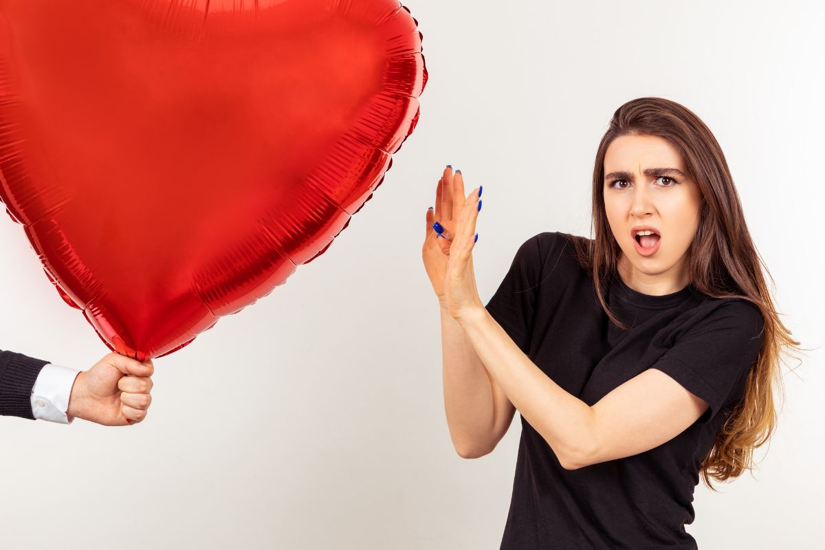 Red flags in a relationship - Lorii Abela
